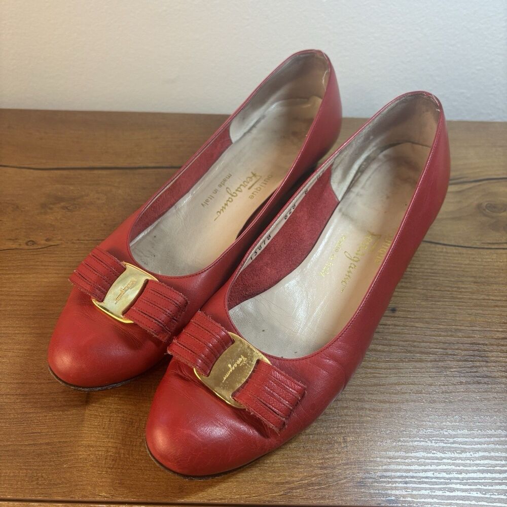Salvatore Ferragamo Vintage Vara Red Leather Low Heel Bow Pump Shoes Size 8 N